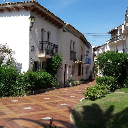 Casa Chueca * Coma-ruga